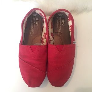 Red Toms Size 6